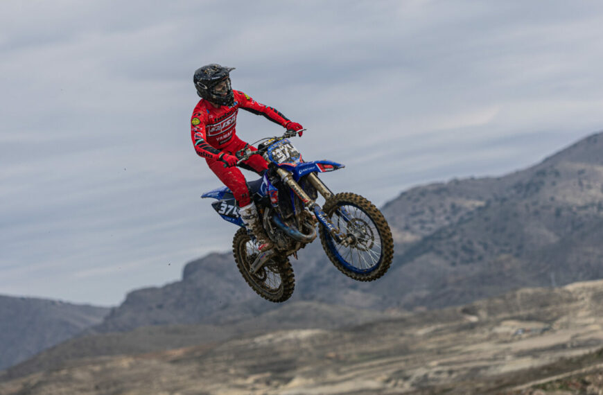 Fernández, Reisulis y Riba, protagonistas en el arranque del Motocross Élite