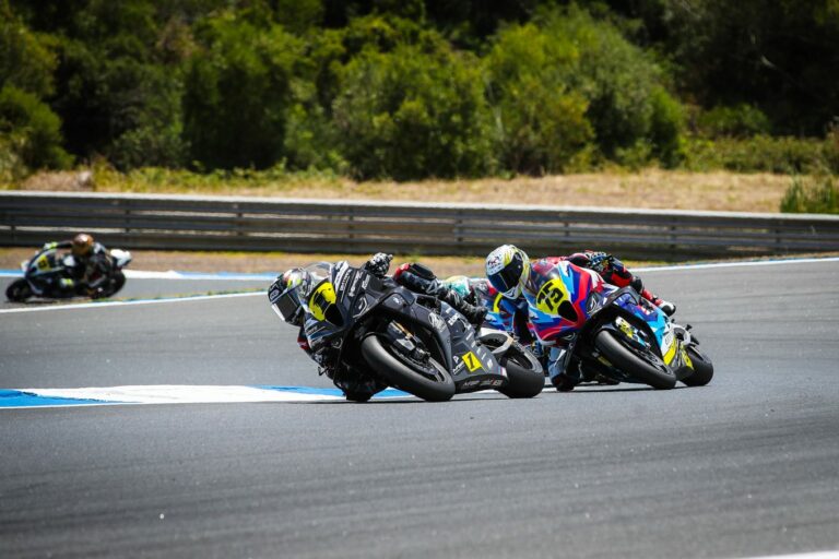 Odendaal se toma la revancha en Superbike en otra jornada de emoción en el ESBK