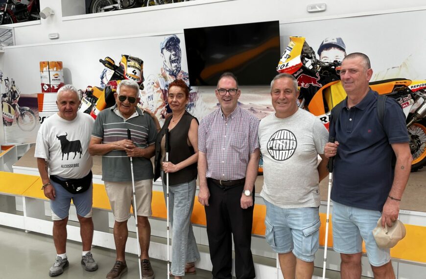 La RFME convierte el motociclismo en un motor de inclusión con su exitosa «Visita al Museo de la Moto»