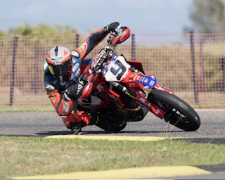 Julen Ávila y Alejandro Barco ganan la primera prueba del Campeonato de España de Supermoto