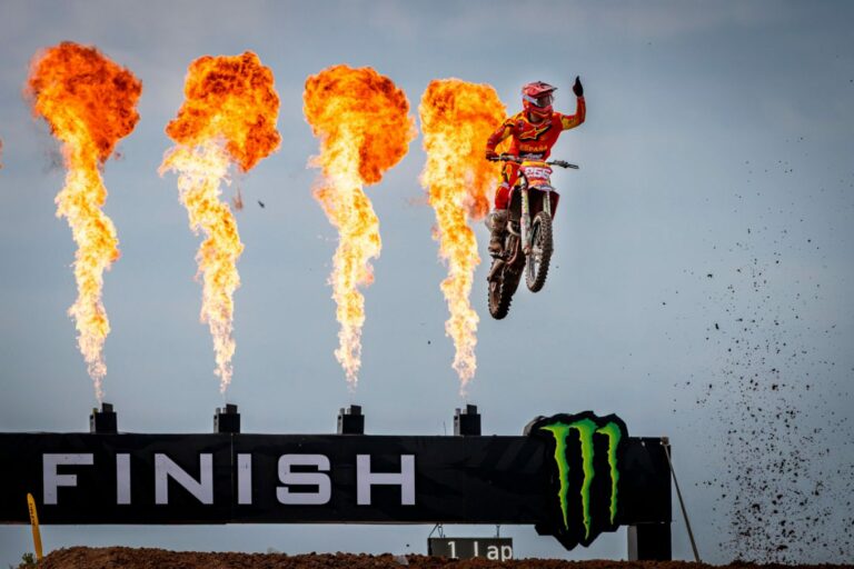 Daniela Guillén y Guillem Farrés son campeones del Mundo de Motocross