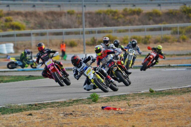 Julen Avila y Alejandro Barco se proclaman campeones de España de Supermoto en Sanlúcar