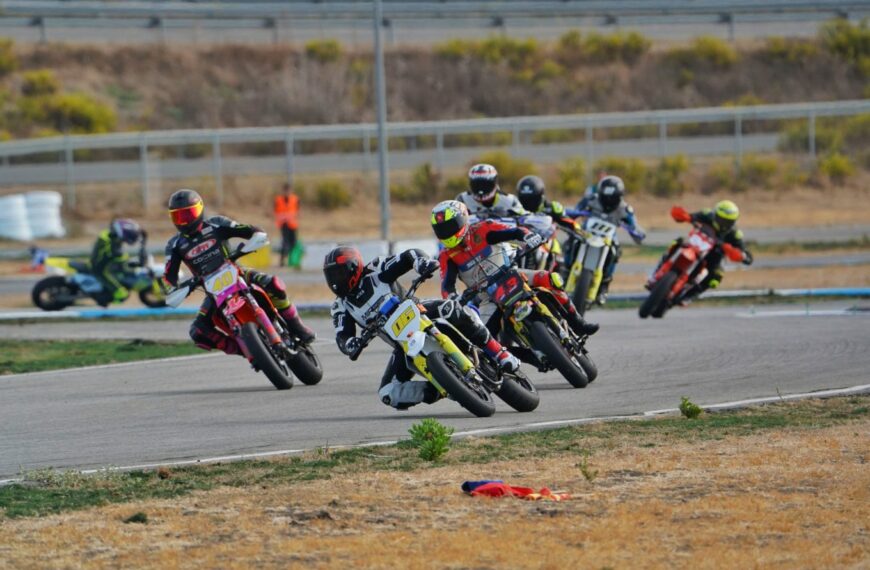 Julen Avila y Alejandro Barco se proclaman campeones de España de Supermoto en Sanlúcar